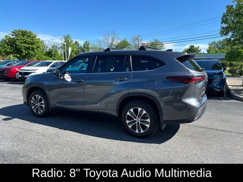 Used 2024 Toyota Highlander XLE AWD/4WD image 10