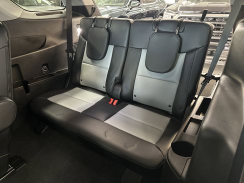 Used 2023 Ford Explorer XLT w/ Equipment Group 202A image 6