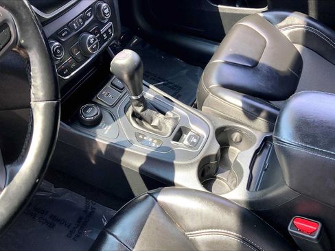 Used 2020 Jeep Cherokee Latitude Plus w/ Comfort/Convenience Group AWD/4WD image 15