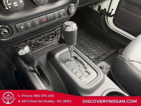 Used 2016 Jeep Wrangler Unlimited Sahara w/ Connectivity Group image 21