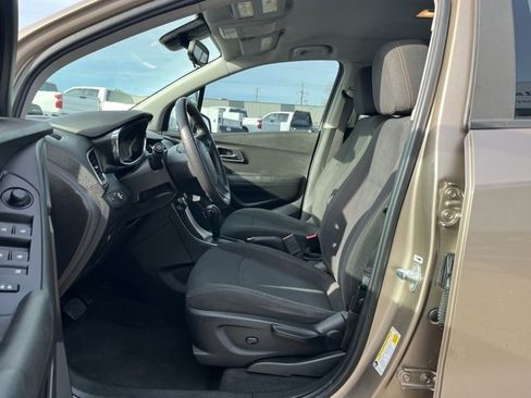 Used 2018 Chevrolet Trax LS image 30