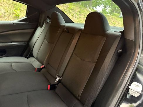 Used 2013 Dodge Avenger SE FWD image 16