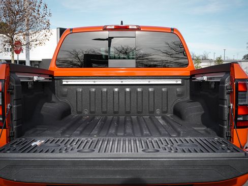 Used 2025 Nissan Frontier PRO-4X w/ Pro Convenience Package image 30