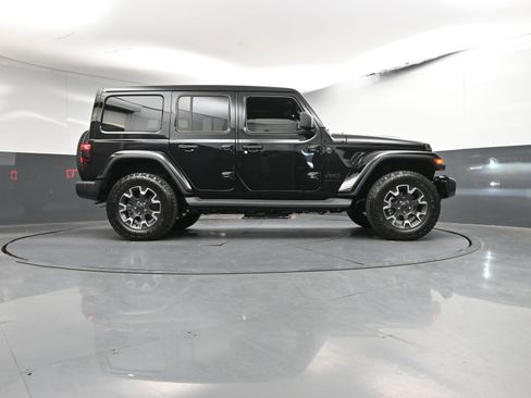 Used 2025 Jeep Wrangler Sahara image 30