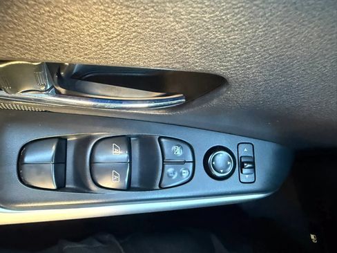 Used 2020 Nissan Kicks SV FWD image 23