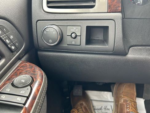 Used 2011 GMC Yukon Denali image 28