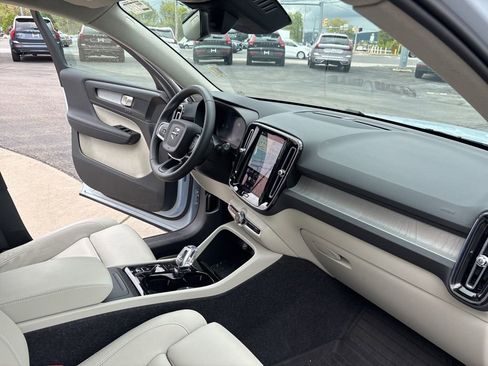 Certified 2026 Volvo XC40 B5 Plus AWD/4WD image 30
