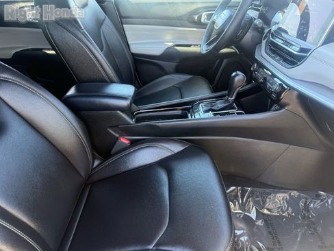 Used 2025 Jeep Compass Limited image 31