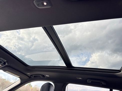 Used 2024 Jeep Grand Cherokee Overland w/ Trailer Tow Package image 17