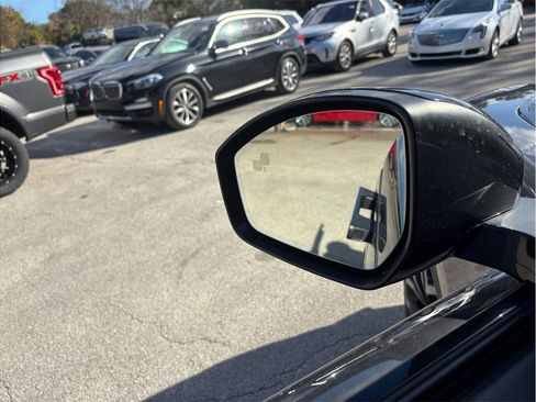 Used 2019 Land Rover Range Rover Velar R-Dynamic SE image 17