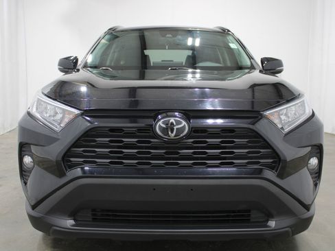 Used 2021 Toyota RAV4 XLE FWD image 3