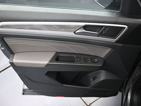 Used 2022 Volkswagen Atlas Cross Sport SE w/ Black Wheel Package AWD/4WD image 23
