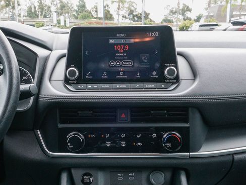Used 2024 Nissan Rogue S FWD image 14