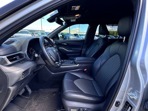 Used 2021 Toyota Highlander XSE AWD/4WD image 19