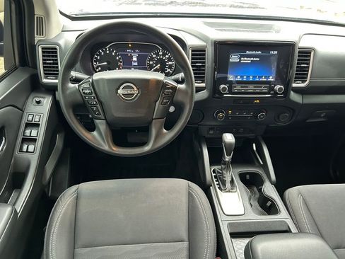 Used 2022 Nissan Frontier SV image 15