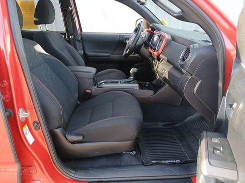 Used 2017 Toyota Tacoma TRD Sport image 27