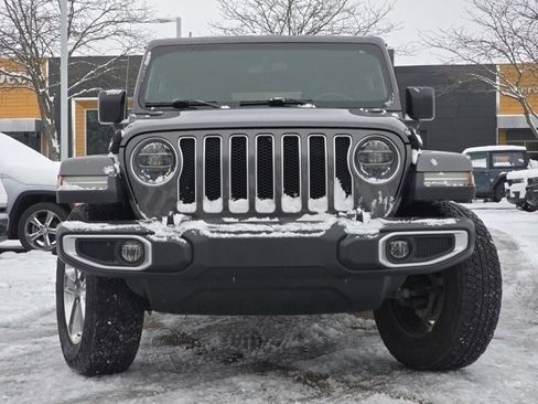 Used 2018 Jeep Wrangler Unlimited Sahara image 3