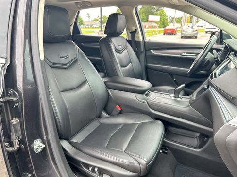 Used 2019 Cadillac XT5 Luxury FWD image 17