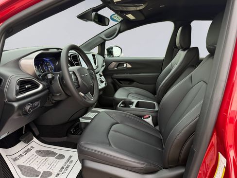 New 2025 Chrysler Pacifica Select image 9