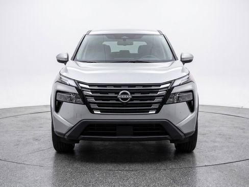 Used 2025 Nissan Rogue SV AWD/4WD image 2