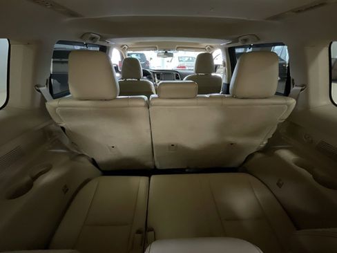 Used 2016 Toyota Highlander XLE image 24
