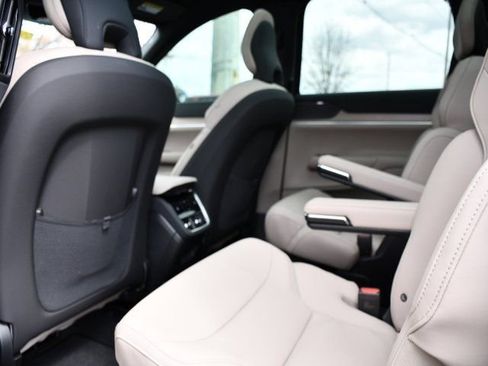 New 2025 Volvo EX90 Plus AWD/4WD image 18