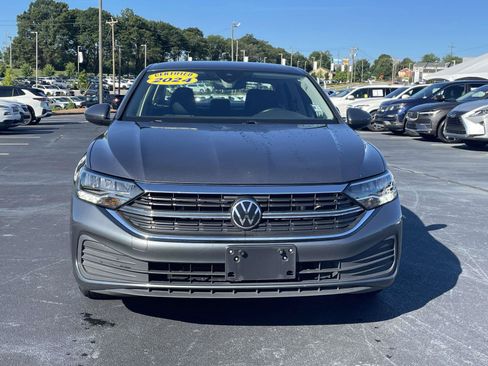 Used 2024 Volkswagen Jetta SE FWD image 2