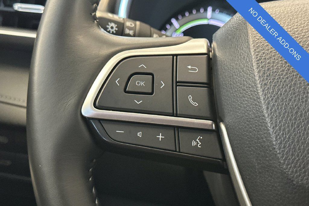 Used 2023 Toyota Highlander XLE AWD/4WD image 26