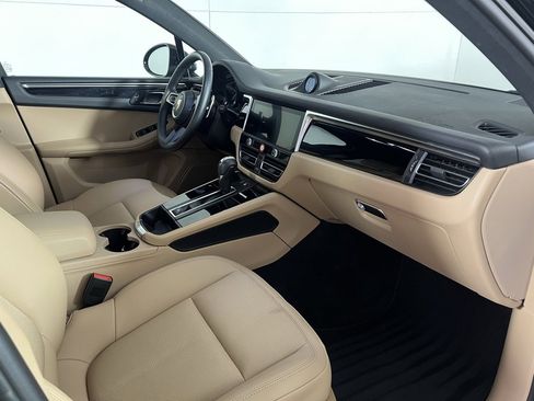 Certified 2025 Porsche Macan image 20