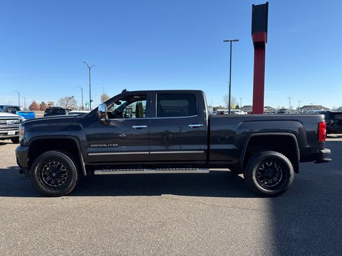 Used 2015 GMC Sierra 2500 Denali w/ Duramax Plus Package image 2