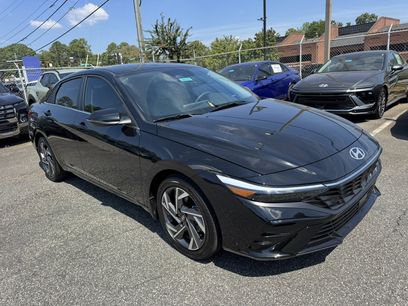New 2025 Hyundai Elantra Limited w/ Cargo Package