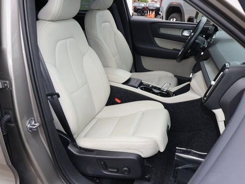 Used 2020 Volvo XC40 T5 Inscription w/ Protection Package Premier AWD/4WD image 17