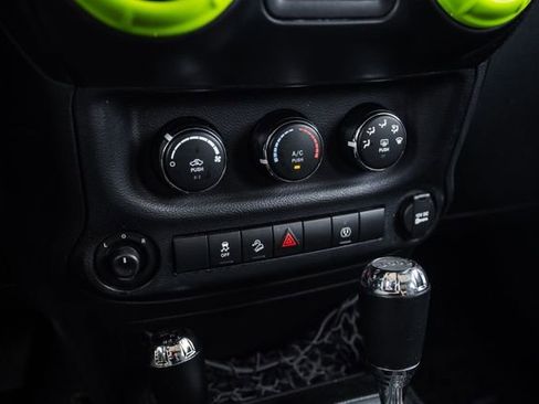 Used 2016 Jeep Wrangler Unlimited Sahara w/ Connectivity Group AWD/4WD image 20