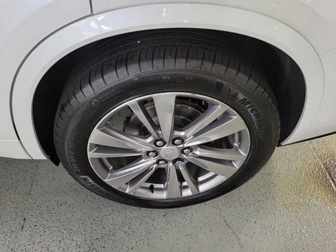 Certified 2023 Cadillac XT6 Premium Luxury image 9