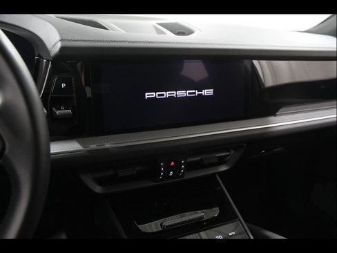 Used 2024 Porsche Cayenne AWD/4WD image 9