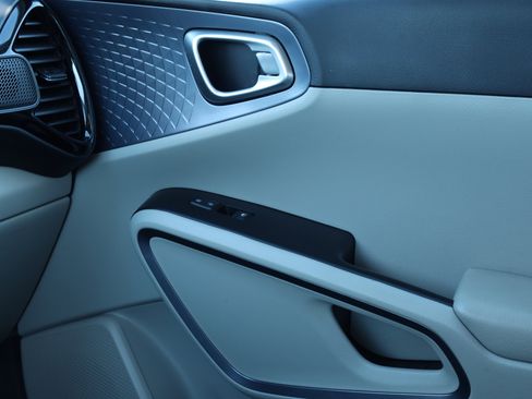 Used 2023 Kia Soul EX image 13