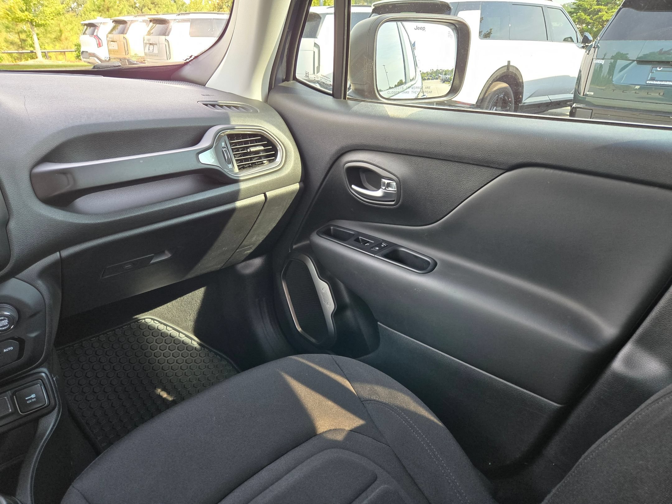 Used 2022 Jeep Renegade Latitude AWD/4WD image 11