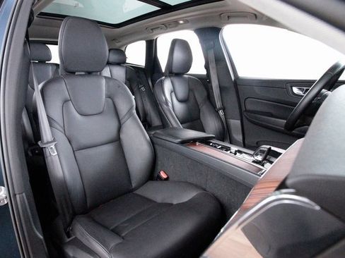 Certified 2023 Volvo XC60 B5 Plus w/ Protection Package Premier image 21