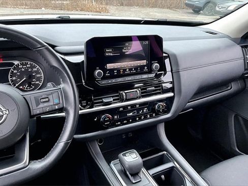 Certified 2025 Nissan Pathfinder SV image 9