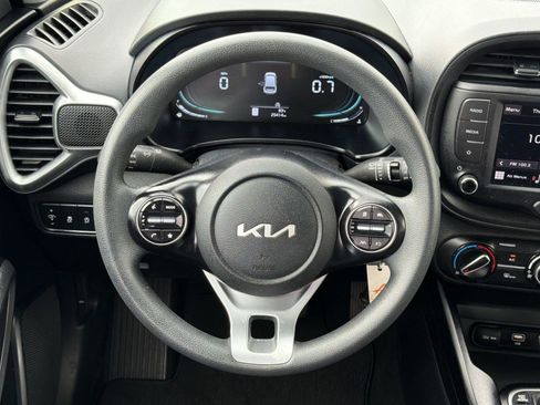 Used 2025 Kia Soul LX w/ LX Technology Package FWD image 10