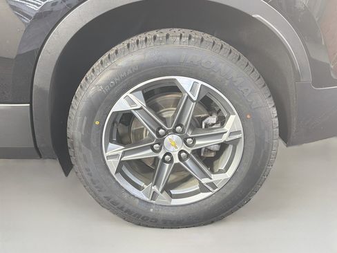 Used 2025 Chevrolet Blazer LT FWD image 11