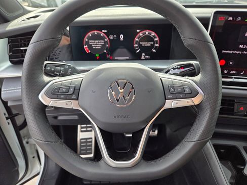 New 2026 Volkswagen Tiguan SE R-Line FWD image 11