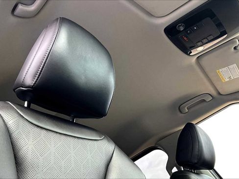 Used 2024 Kia Carnival LX FWD image 13
