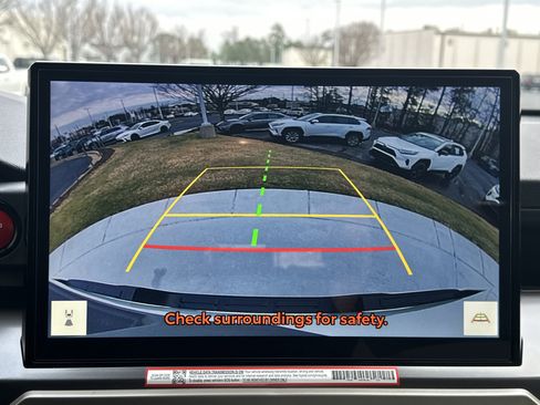 Certified 2025 Toyota Tacoma TRD Off-Road image 25