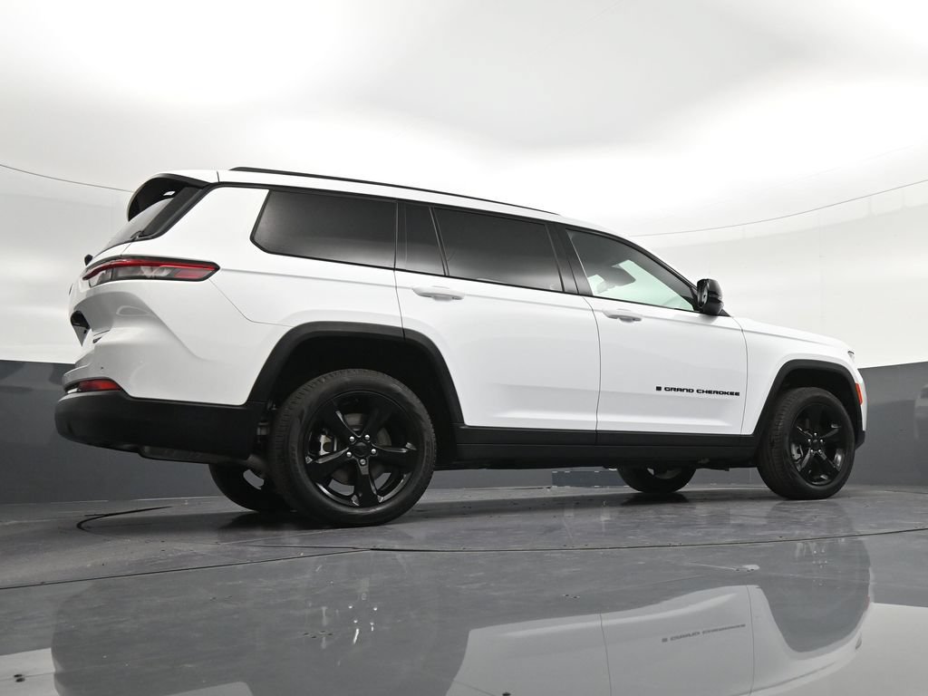 Used 2025 Jeep Grand Cherokee L Limited w/ Black Appearance Package RWD image 28
