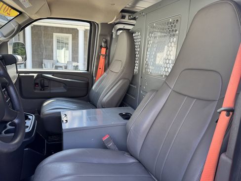Used 2015 Chevrolet Express 2500 RWD image 11