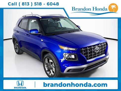 Used 2024 Hyundai Venue SEL FWD image 1