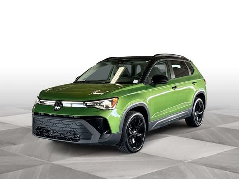 Used 2025 Volkswagen Taos SE FWD image 4