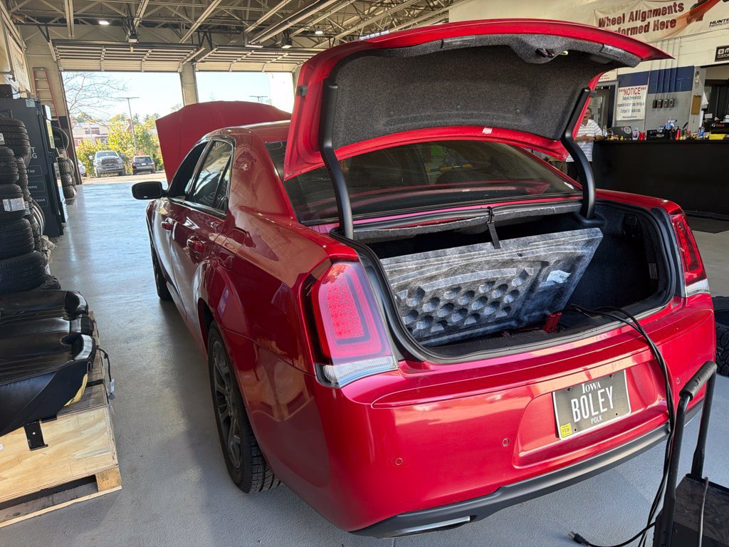 Used 2018 Chrysler 300 S w/ 300S Premium Group AWD/4WD image 4