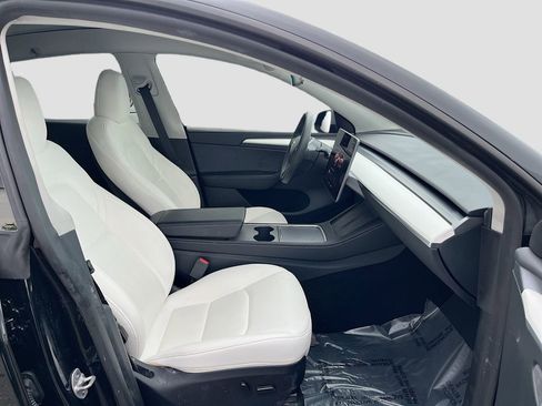 Used 2025 Tesla Model Y Long Range RWD image 28